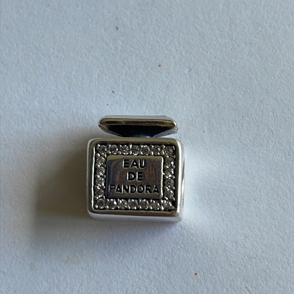 Pandora signature scent charm - Picture 3 of 7